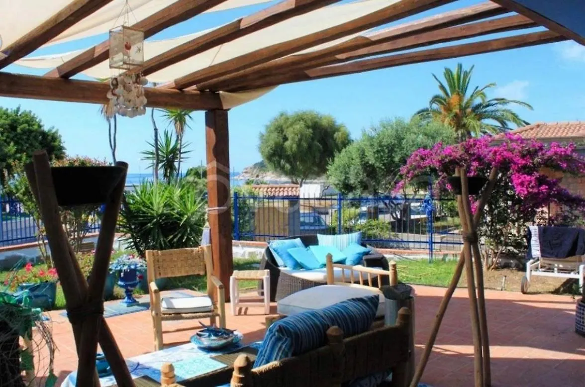 Villa Fronte Mare 아르바탁스